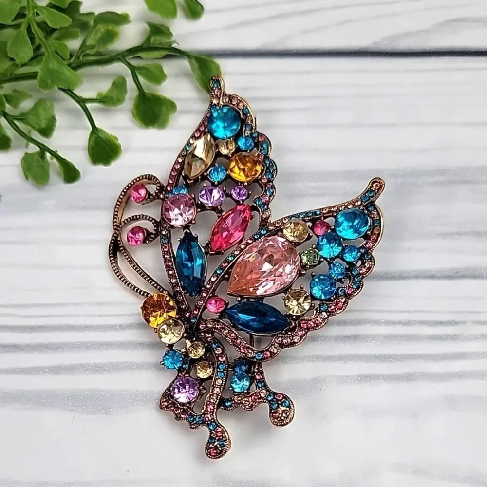 Retro style butterfly brooche multicolored faceted